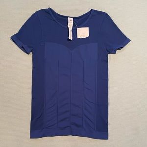 Fabletics NWT Delta Short Sleeve Sweat Free Staple